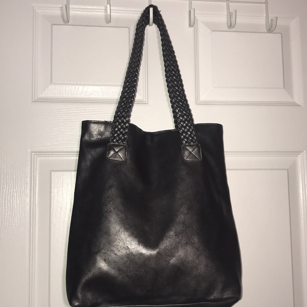 🌻$10🌻 Signature Club A gray metallic tote